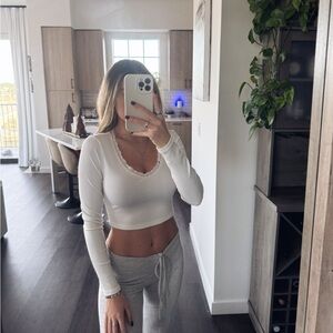 White SHEIN V-Neck Cropped Long Sleeve (Size Small)